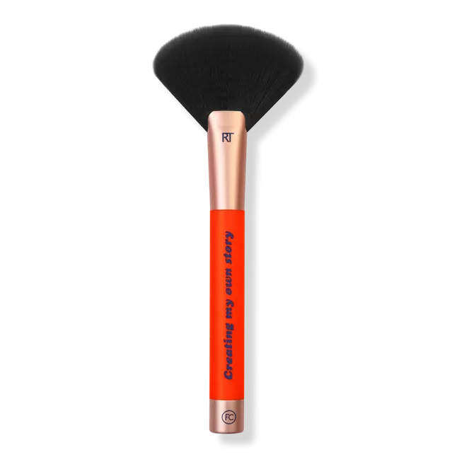 Dare To Be You X Female Collective Genuine Glow Fan Makeup Brush - Real Techniques
